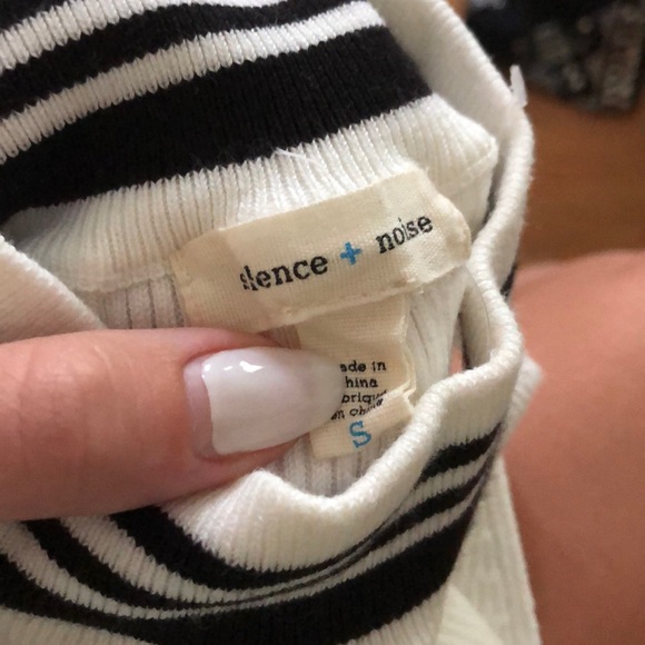 URBAN OUTFITTERS CROPPED TANK - Picture 3 of 4